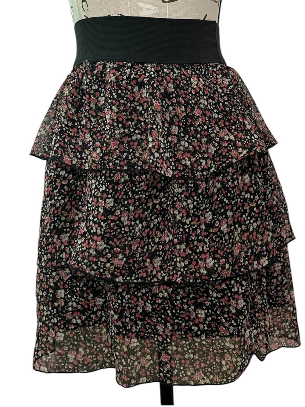 Julie’s Closet Women’s Small floral skirt with ruffles #floral #cottagecore #Y2k